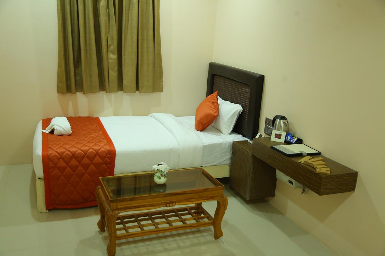Athena Hotel Tiruvannāmalai Exterior foto
